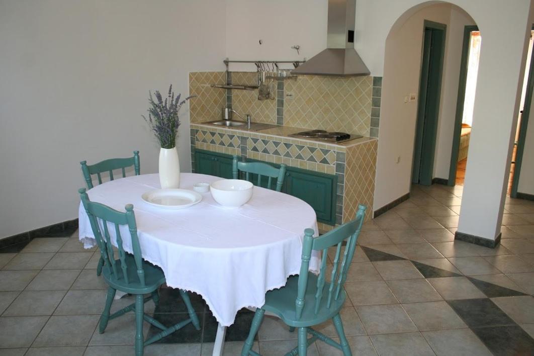 Apartmani Mladina Jelsa  Exterior foto